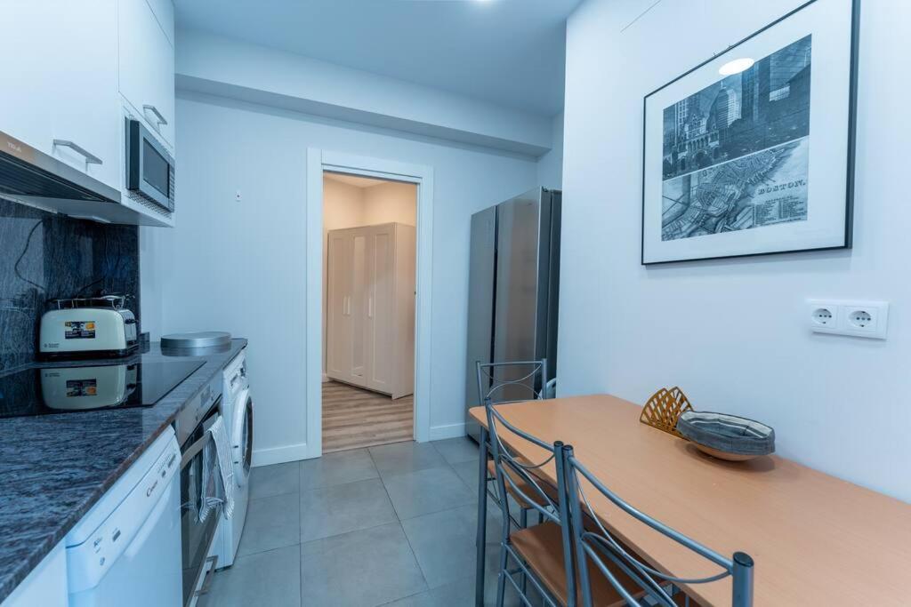 Valdecilla Center Apartment Сантандер Екстер'єр фото